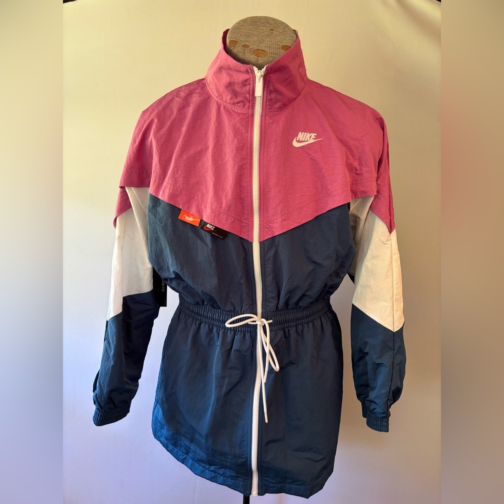 NEW Nike Women's clash Track ICON oversized Windbreaker Jacket. New w/tag. XS-L.